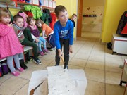 Šroubujeme, zatloukáme, vrtáme a řežeme -polytechnika ve školce